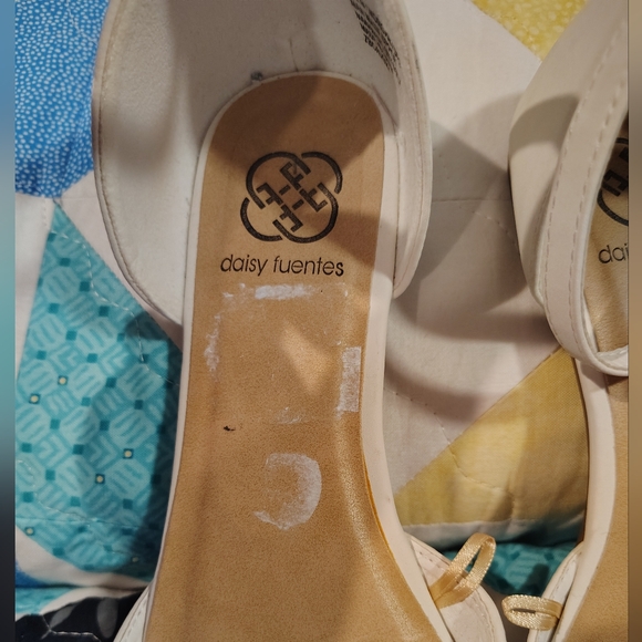 Daisy Fuentes White Studded Women's Shoes Size 8.5 - Picture 3 of 5